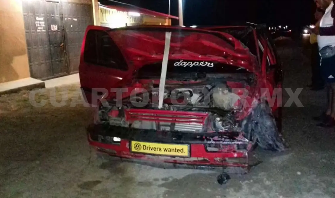 Un lesionado en accidente frontal de dos Volkswagen
