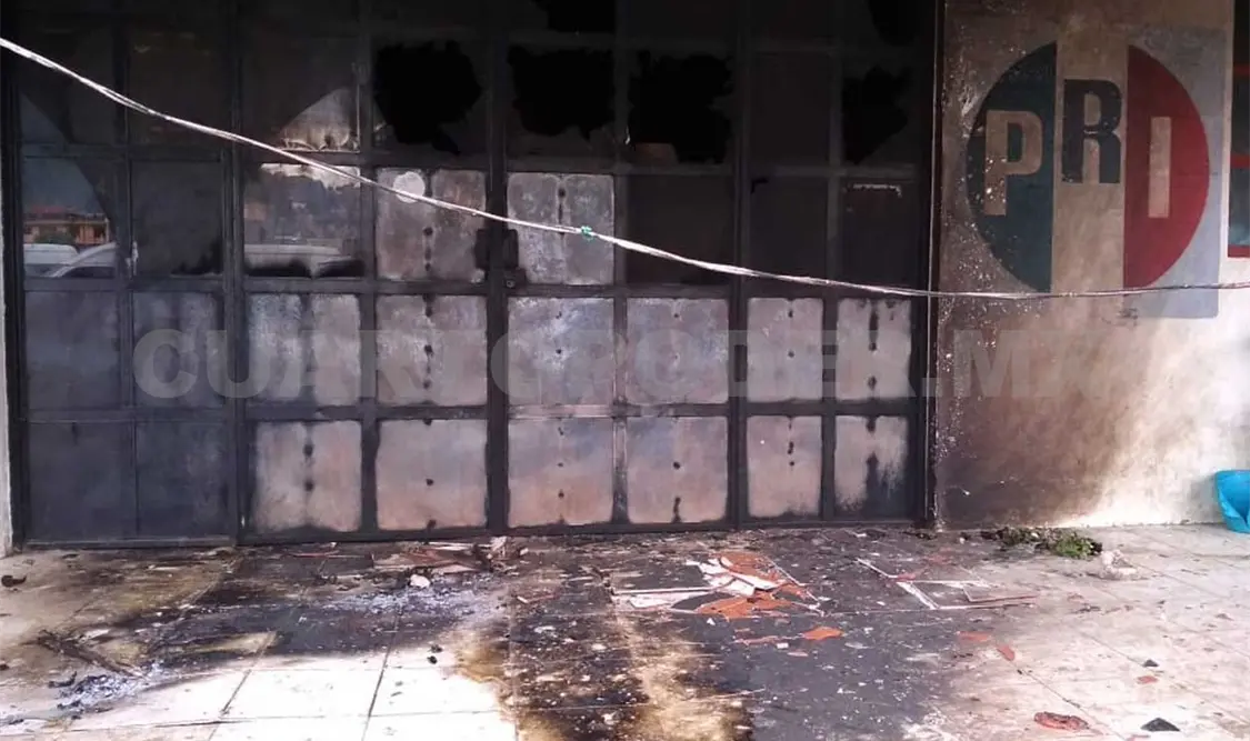 Incendian y balean las oficinas del PRI