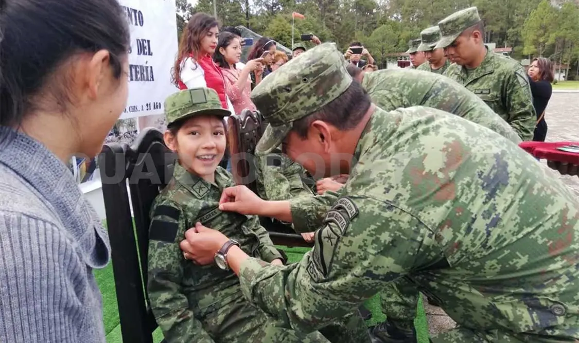 Declaran a cuatro niños, soldados honorarios
