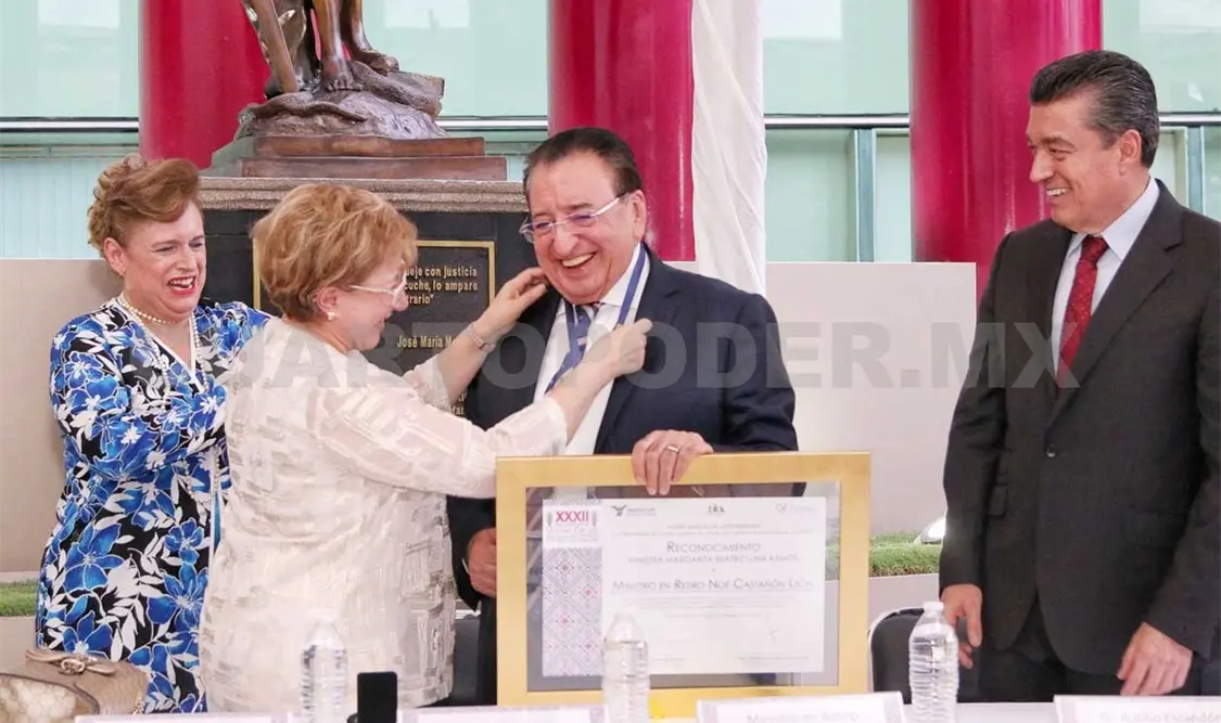 Asiste REC a entrega de presea “Ministra Luna Ramos”