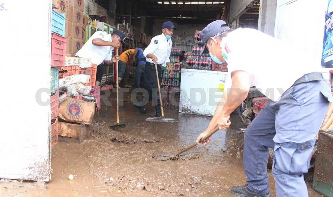 Ante las torrenciales lluvias, coordinaron acciones de auxilio en Los Reyes, Michoacán. Twitter