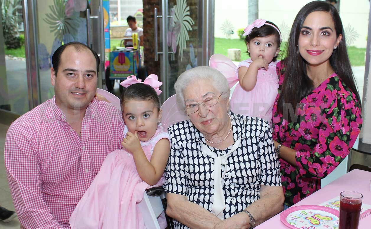 Lindas hermanitas fueron festejadas