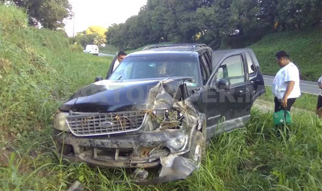 Abandonan camioneta accidentada