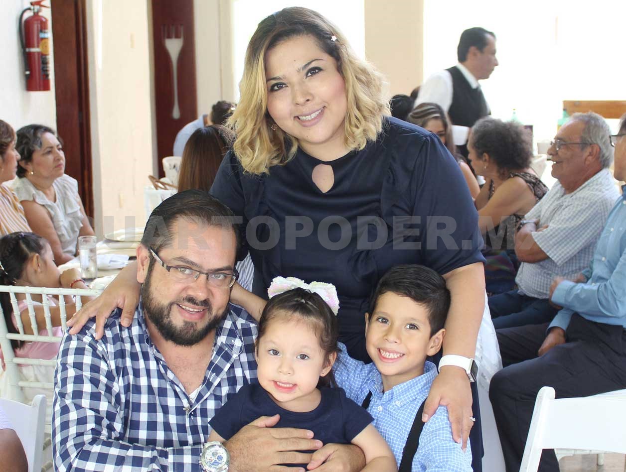 Carlos recibió el bautismo