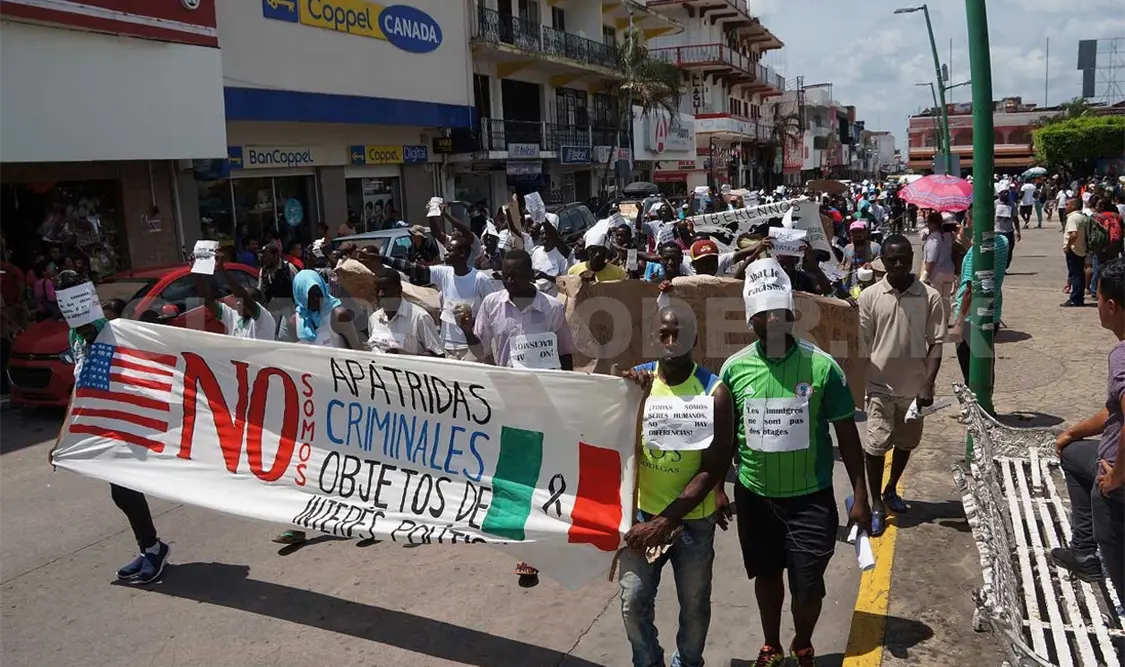 Marchan africanos para exigir pase de salida