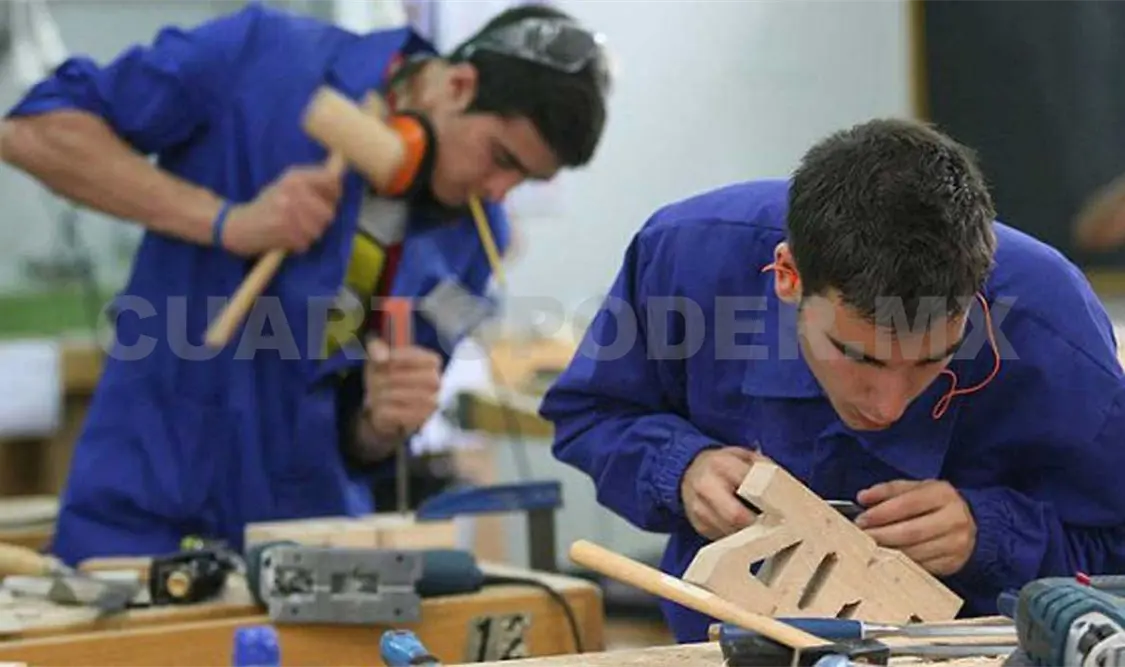 De los logros: Hasta julio, 829 mil jóvenes habían elegido un centro de trabajo y participaban en alguna actividad productiva. Agencias