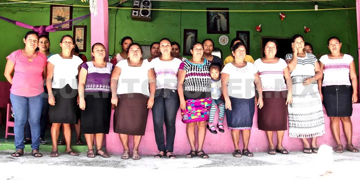 Parte del grupo de artesanas Zelel, del municipio de Venustiano Carranza. Diego Pérez / CP