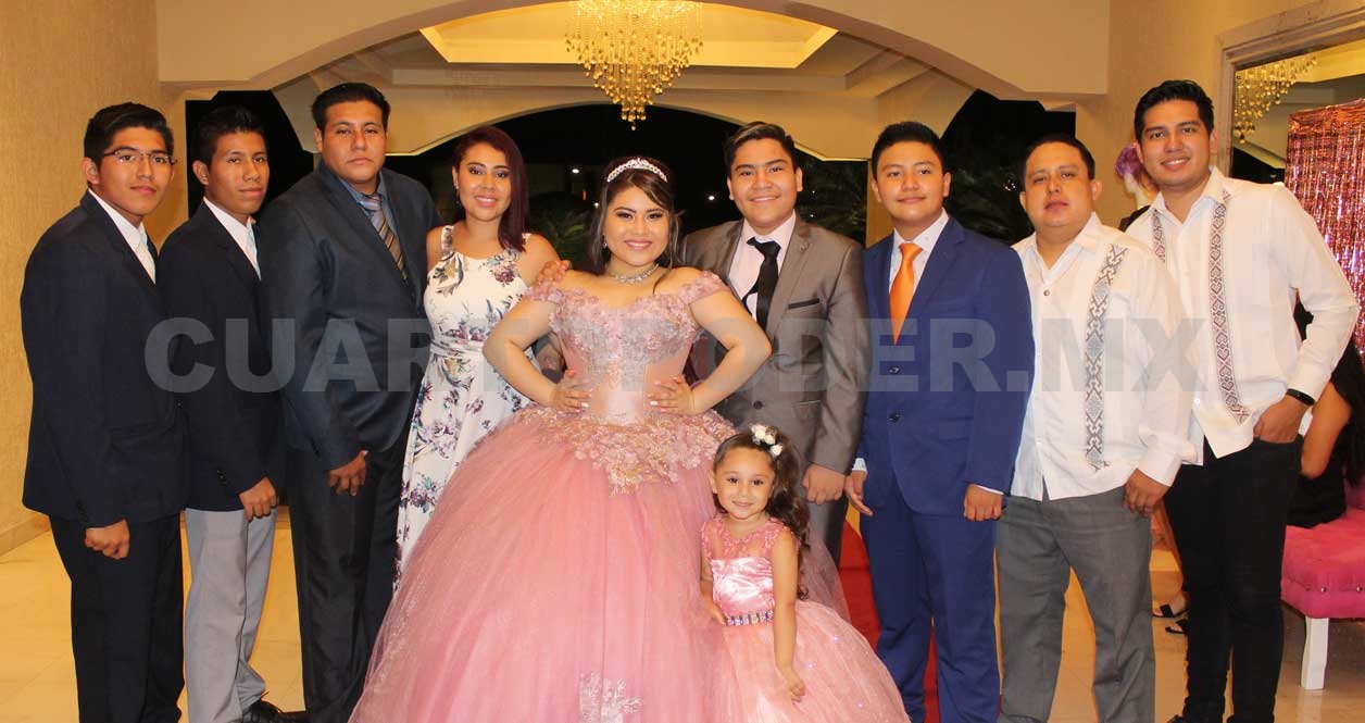 Lució espectacular en su fiesta