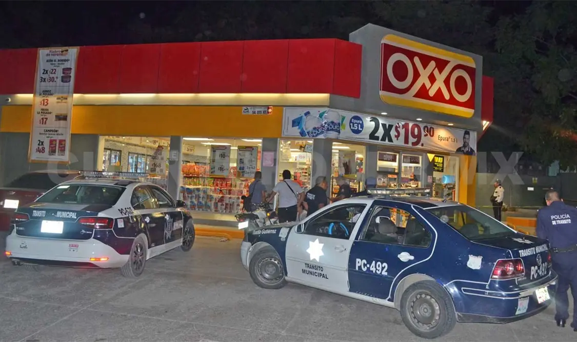 Autoridades informaron que tres sujetos que portaban armas de fuego irrumpieron al negocio para apoderarse del efectivo y otros productos. Rafael Cabrera / CP