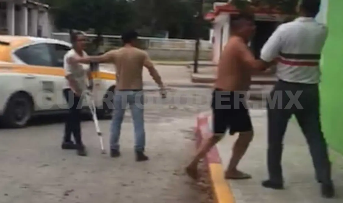 Fiscal agrede y amenaza a familia