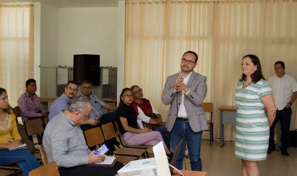 La diputada Adriana Bustamante participó como ponente en la jornada de trabajo organizada por el Inafed. CP