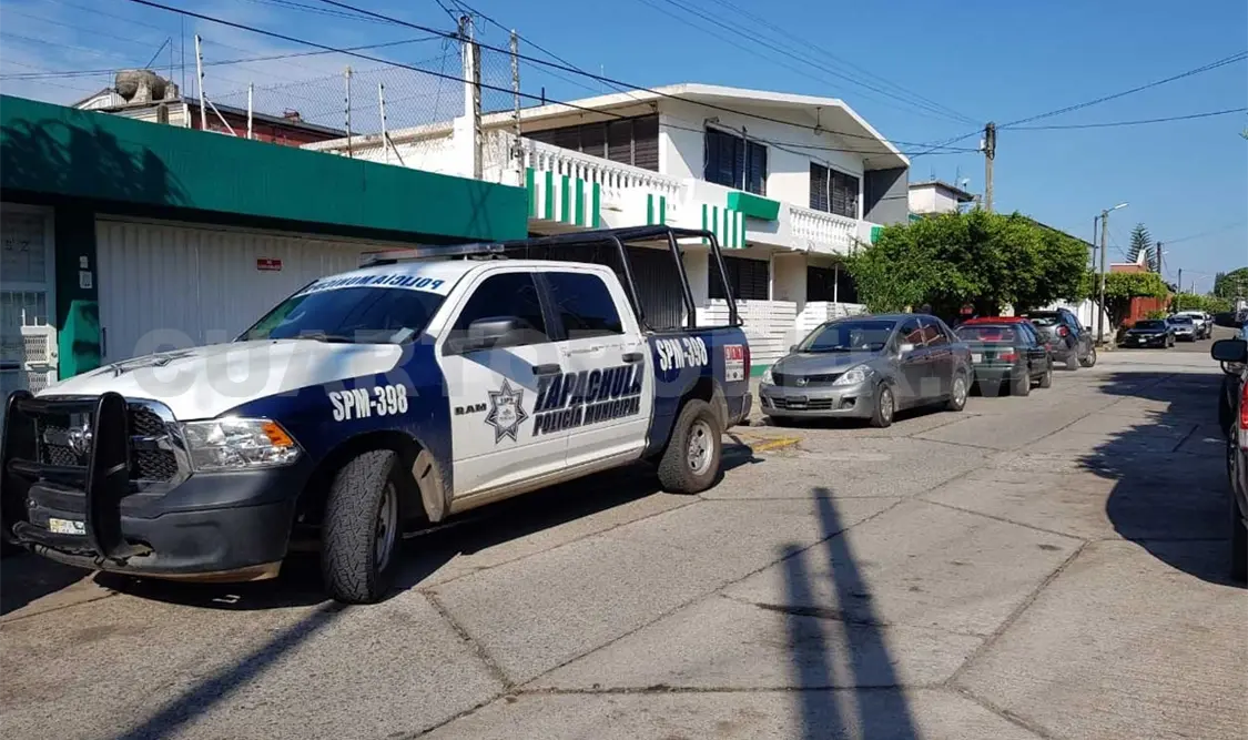 Delincuentes armados asaltan oficinas de CFE