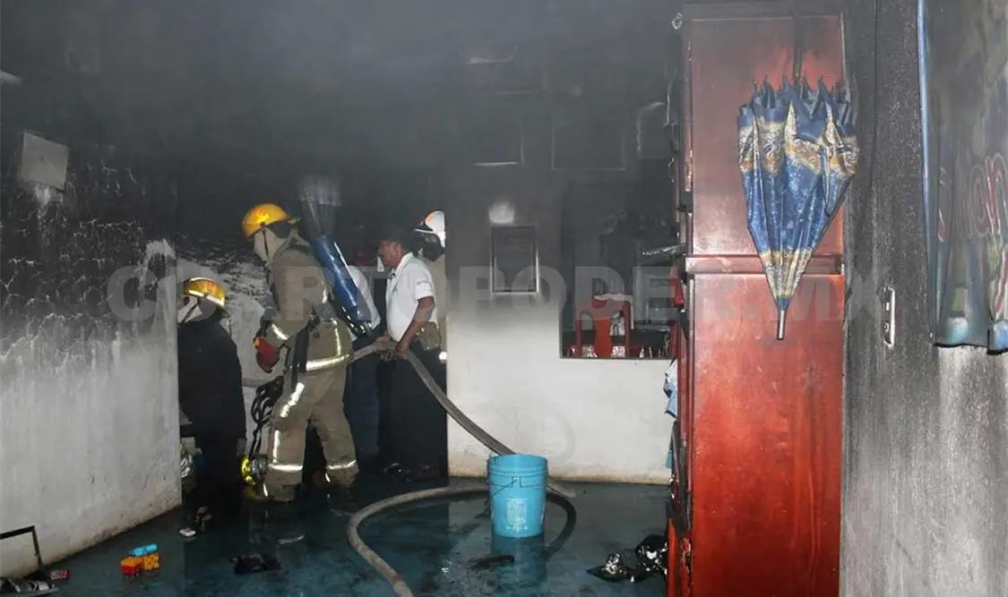 Por descuido se incendia vivienda