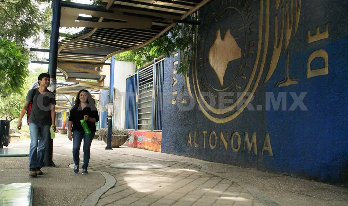 Unach busca nuevo himno, porra y mascota