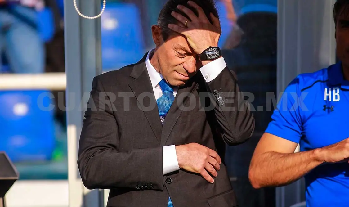 Pedro Caixinha, multado y despedido en México