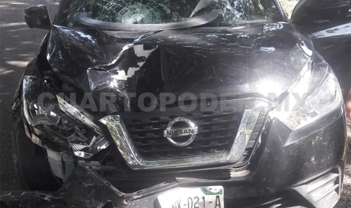 Fallece motociclista al estrellarse en camioneta