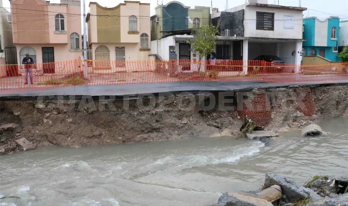 Se desborda arroyo por paso de Fernand