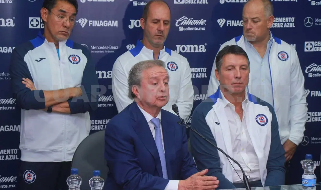 “Billy” se encuentra de vacaciones y además en estos días festeja su cumpleaños, situación por la que no se le vio en la presentación del nuevo técnico. Agencias