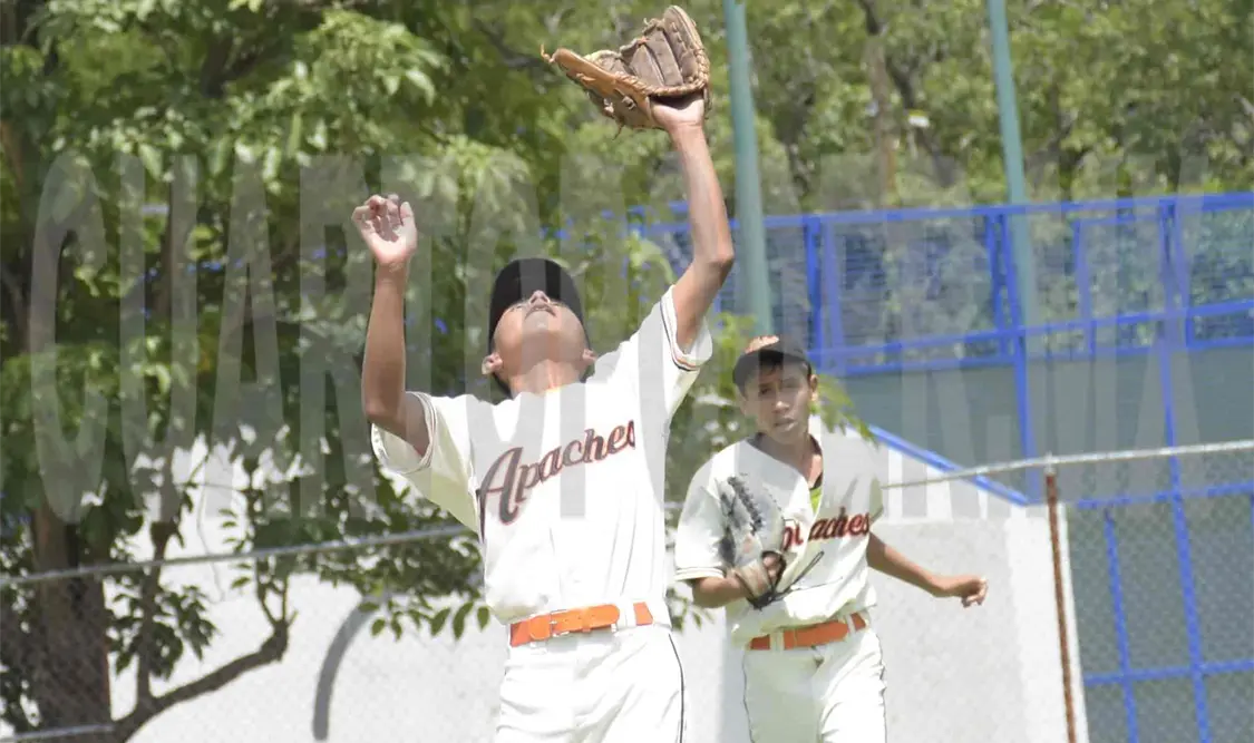 Con esta jugada, el joven equipo apache, alcanzó su pase a la serie que otorgará el primer título del presente campeonato. Guillermo Ramos/CP