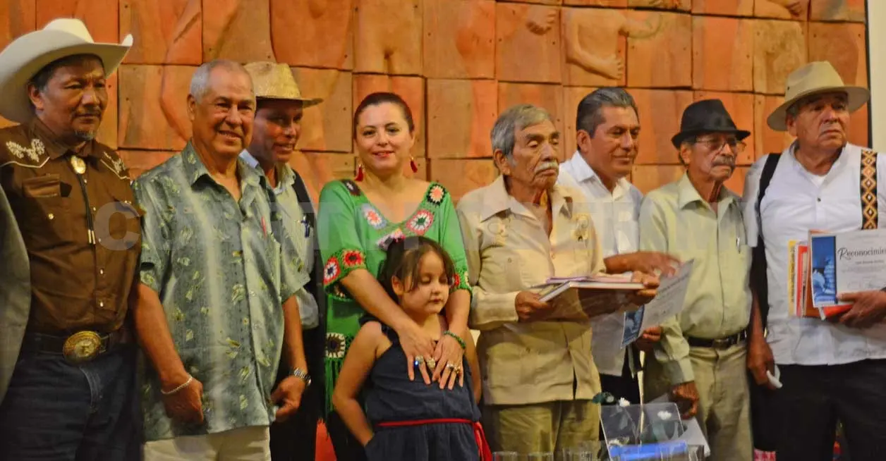Letras Escuintlecas conforma antología de poesía