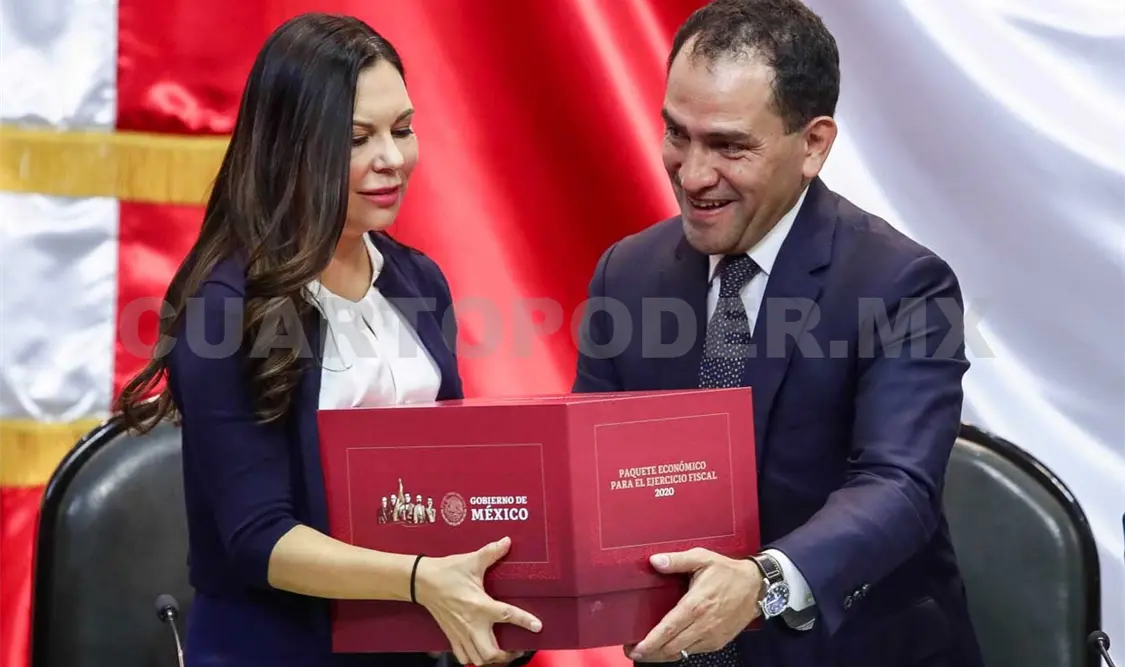La presidenta de la Cámara de Diputados recibió el Paquete entregado por el secretario Arturo Herrera. El Universal