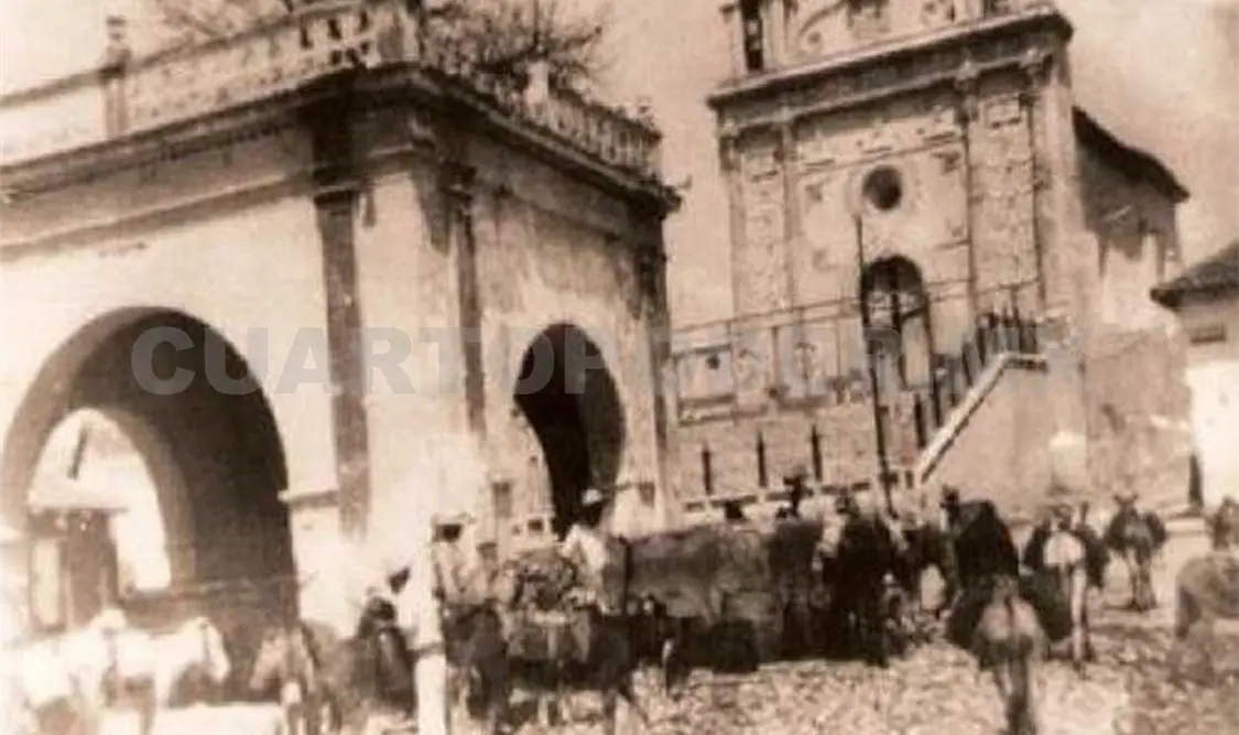 Palacio de Gobierno y estatua de Miguel Hidalgo. Cortesía