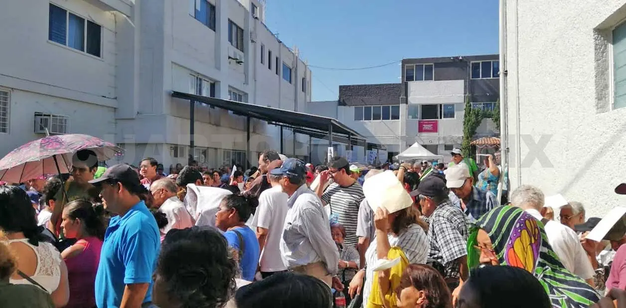 Para el próximo pago se abrirán nuevas sedes en escuelas o ayuntamientos, adelantaron. Guillermo Ramos / CP