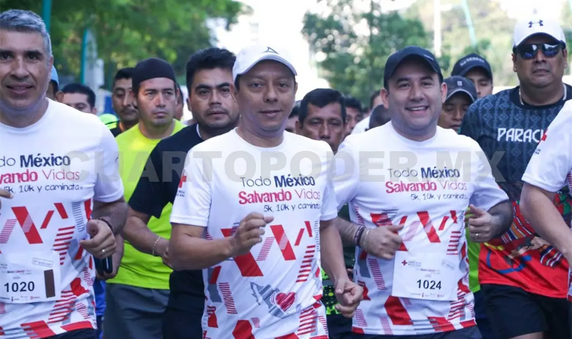 Jorge Luis Llaven Abarca concluyó la ruta de la carrera y recibió una medalla por su participación. Cortesía