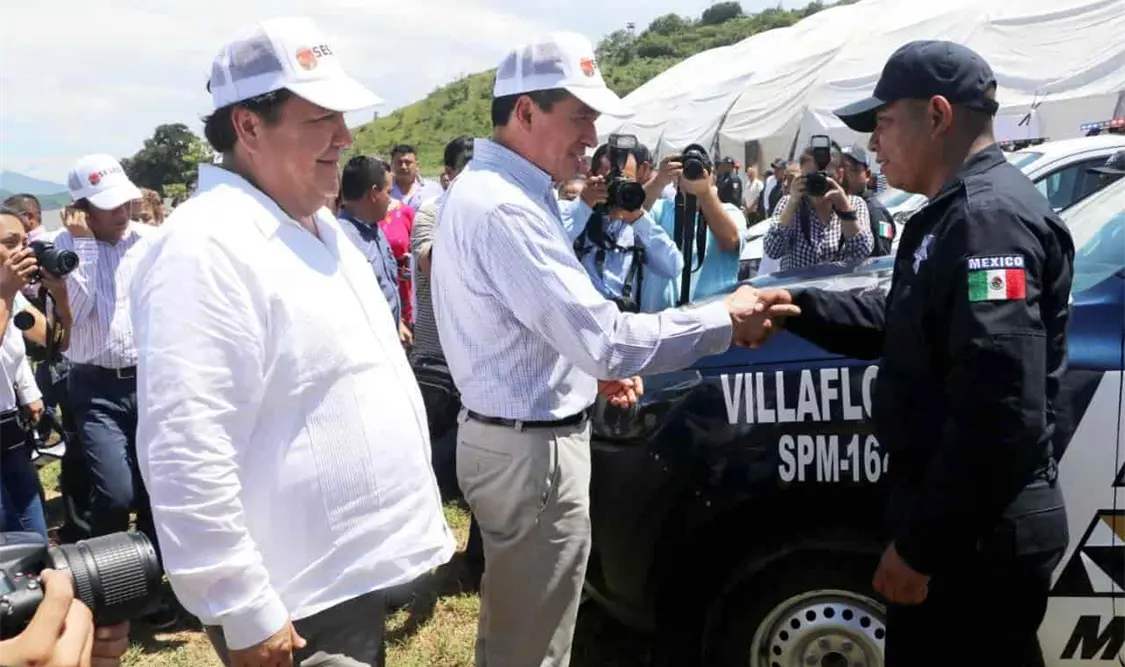 El gobernador Rutilio Escandón y el alcalde de Villaflores, Mariano Rosales. CP