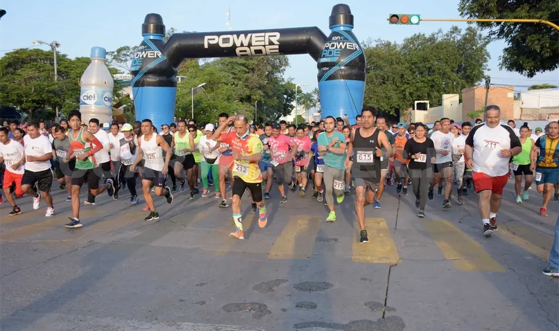 La carrera superó las expectativas del comité organizador, alcanzando la cifra de 800 competidores inscritos. Guillermo Ramos/CP
