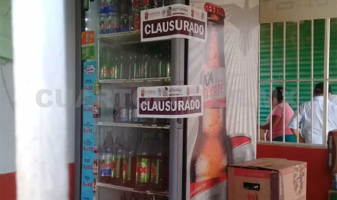 Autoridades colocaron sellos de clausura en algunas tiendas por vender alcohol clandestinamente. Ramiro López / CP