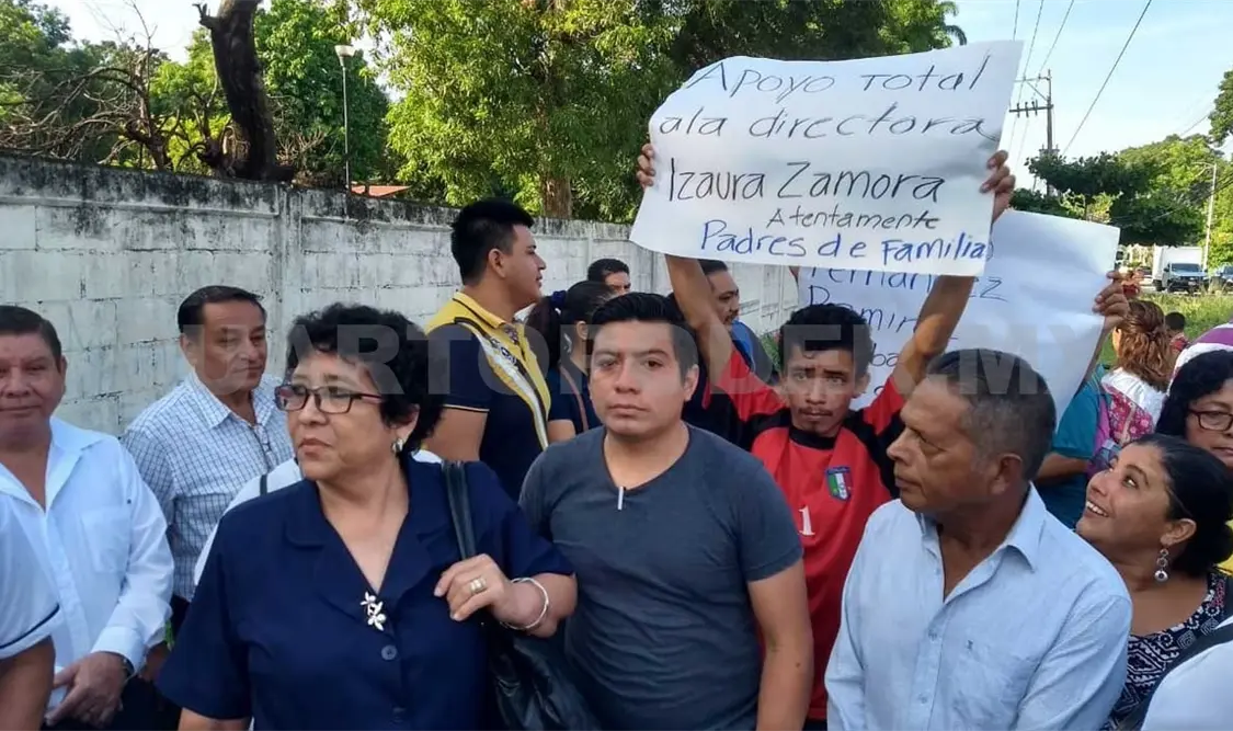 Expresan inconformidad por la postura de un grupo de docentes que son apoyados por la directora del plantel, Isaura Zamora Trujillo. Ramón García / CP