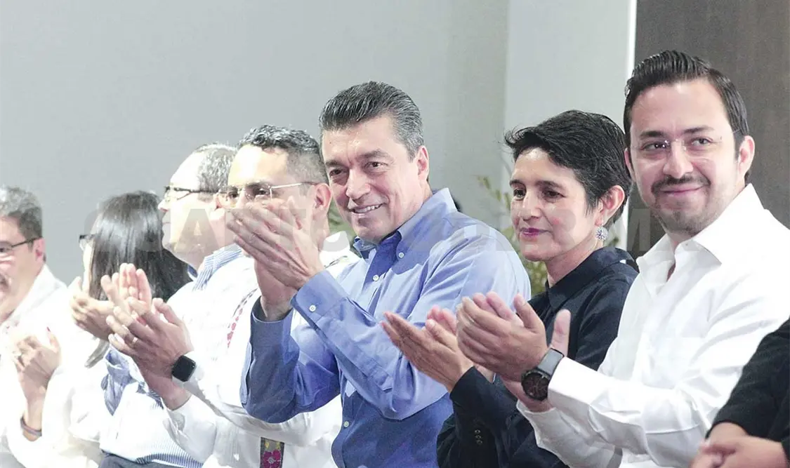 En ese marco, Rutilio Escandón otorgó nombramientos a integrantes del Sistema Estatal de Investigadores. CP