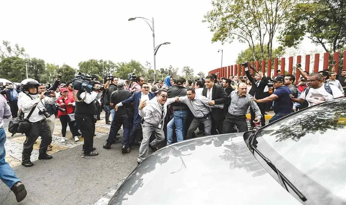Diputados y empleados desalojan San Lázaro