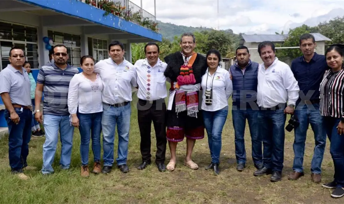 Ante los 25 nuevos estudiantes, el rector anunció la creación de otra sede de la Universidad Virtual. CP