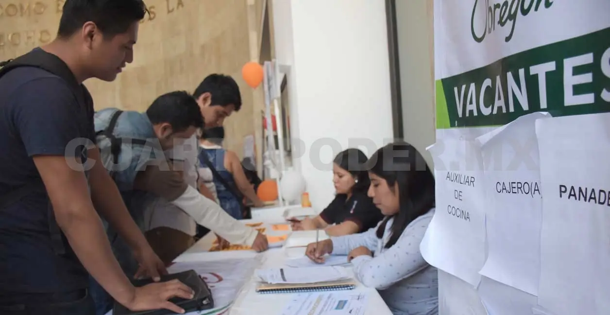 Los interesados pueden llevar su currículum y documentos oficiales para solicitar una plaza. Guillermo Ramos / CP