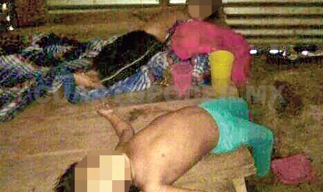 Los cuerpos fueron retirados del domicilio para efectuarles la autopsia que marca la ley. CP