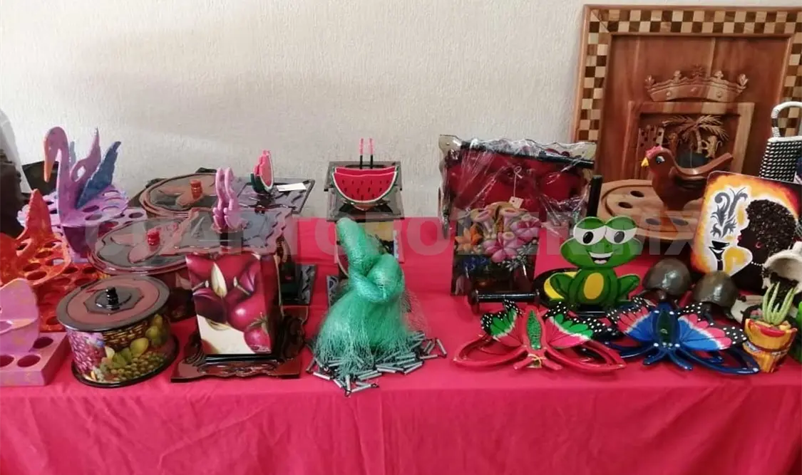 Se expusieron las artesanías elaboradas por las y los internos del Cerss 3 y 4. CP