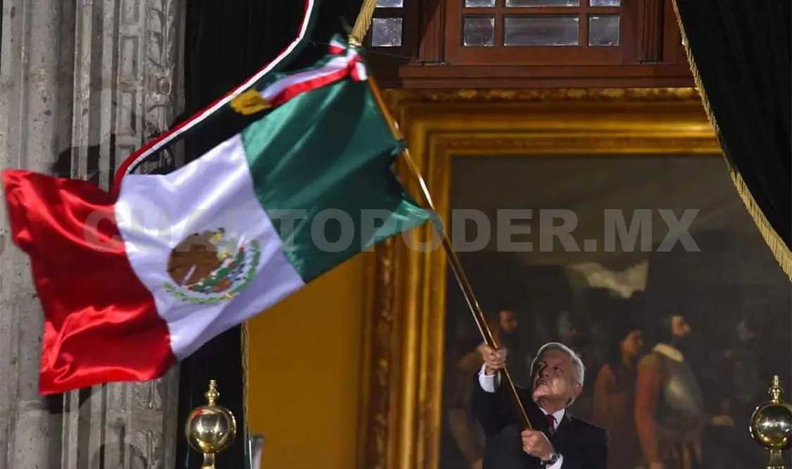 Fox: Qué poca cosa se veía AMLO en balcón