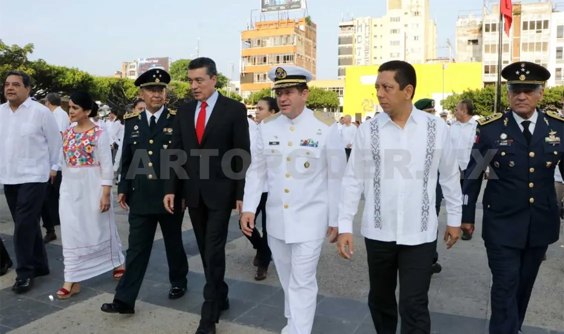 Participa Fiscalía en desfile cívico