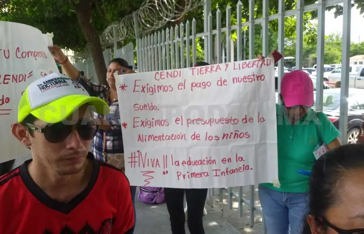 Maestros de Cendi toman la Secretaría de Educación