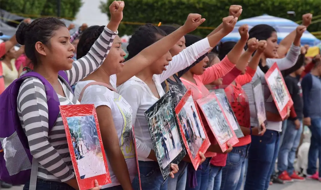 Plazas a normalistas, sólo si hay espacios disponibles