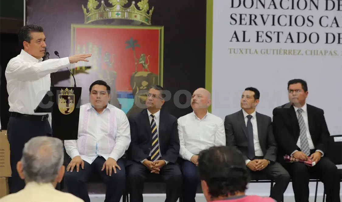 Recibe Escandón donación de sillas de ruedas