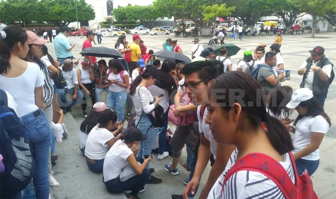 Exigen exámenes para obtener plazas para maestro