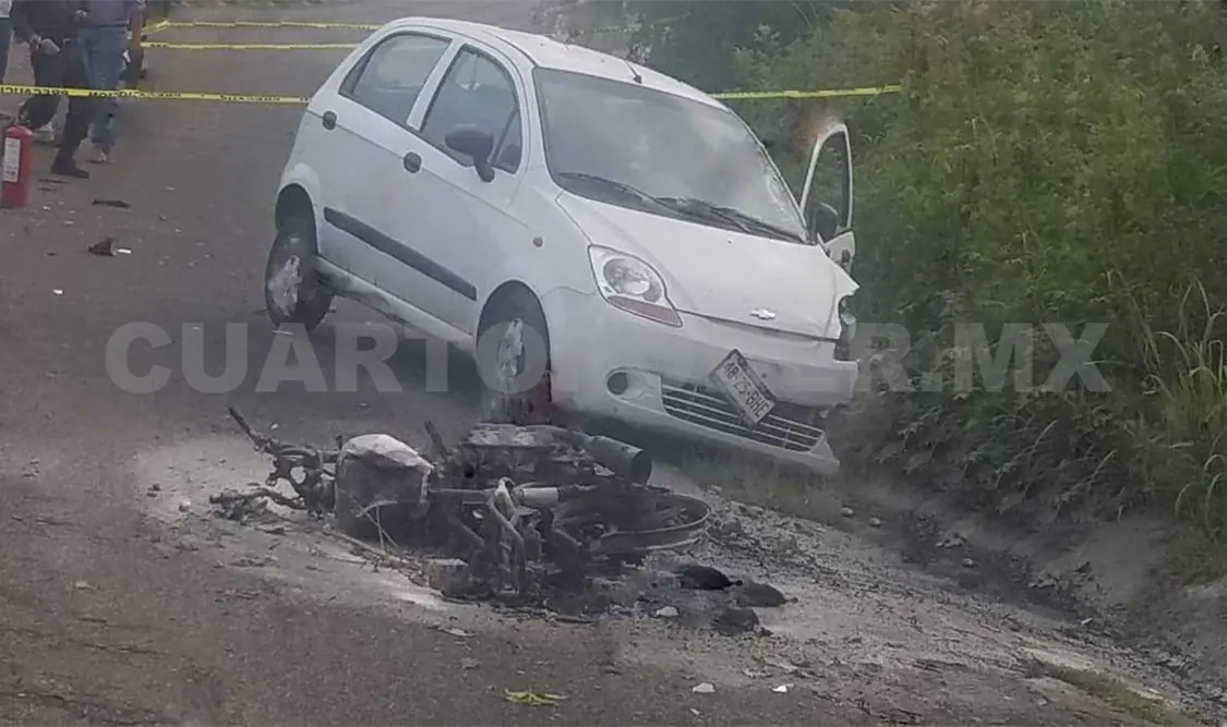 Motociclista muere al impactarse contra sedán