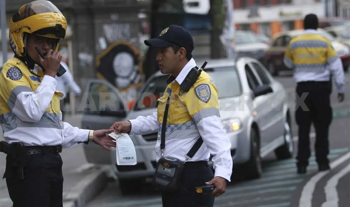Policías de Tránsito y jueces, los más corruptos