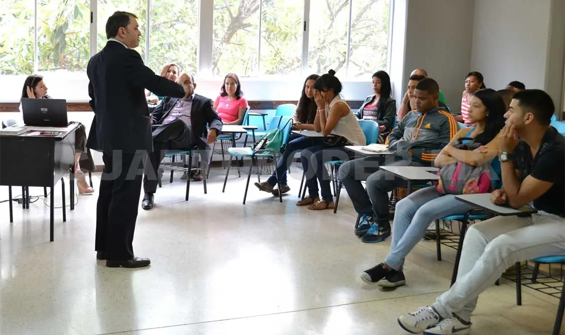 No incluyeron recursos para educación gratuita