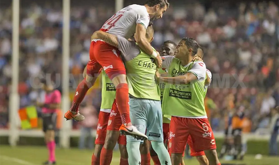 Necaxa alcanza al líder tras victoria de visita