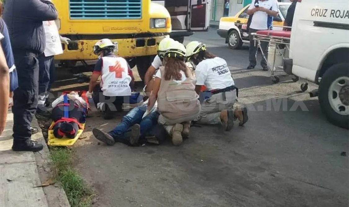 Pareja de motociclistas lesionada en percance