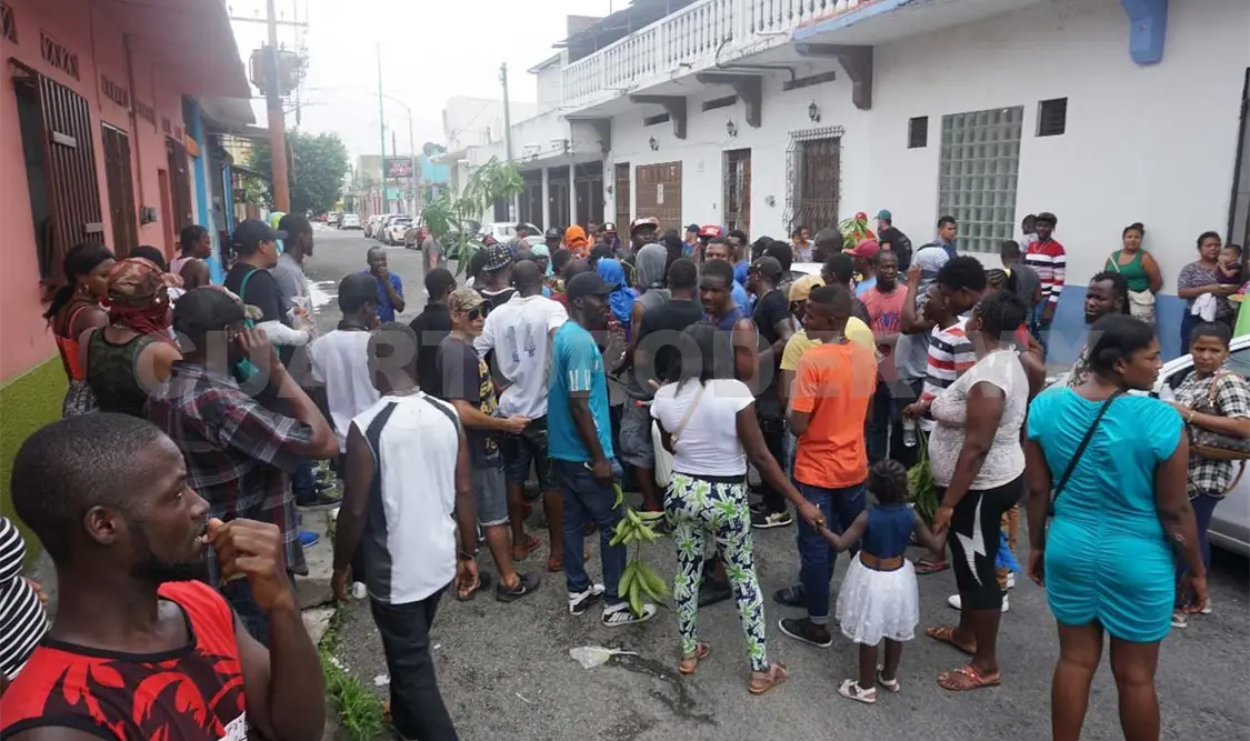 Haitianos y cubanos se suman a protestas